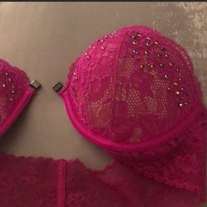 Victoria’s Secret push up padded strapless bra 32B